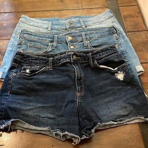 Universal Thread woman’s Jean short lot of 3 - size 12/31